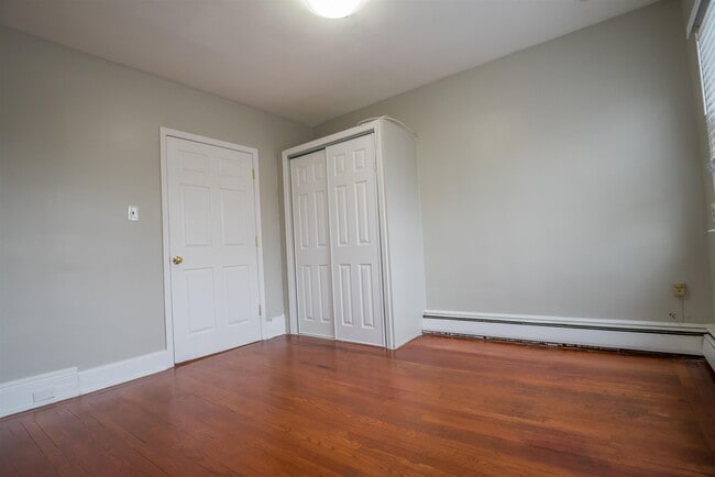 Building Photo - 509 7th St