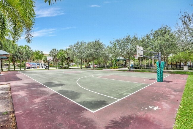 Building Photo - 3050 N Palm Aire Dr