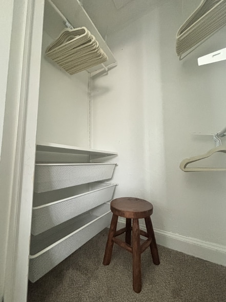 Building Photo - 946 Kenwood Rd