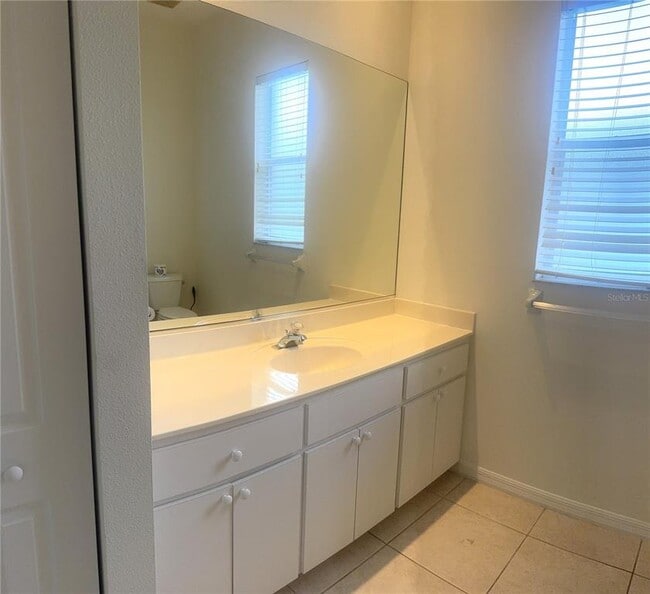 Building Photo - 664 Silk Oak Dr