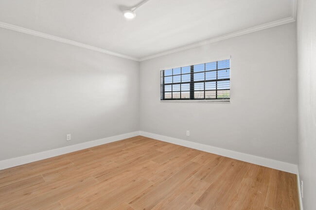 Building Photo - 324 Southwind Dr