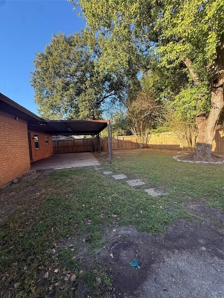 Building Photo - 2609 Raspberry Ln