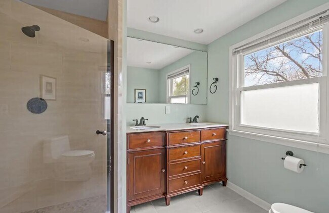 Building Photo - 3223 W Fleur De Lis Dr