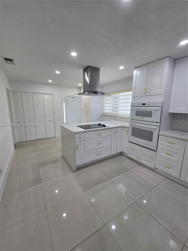 Building Photo - 1417 W 40th St