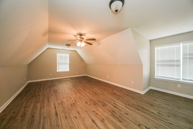 Building Photo - 5918 Keebler Dr W