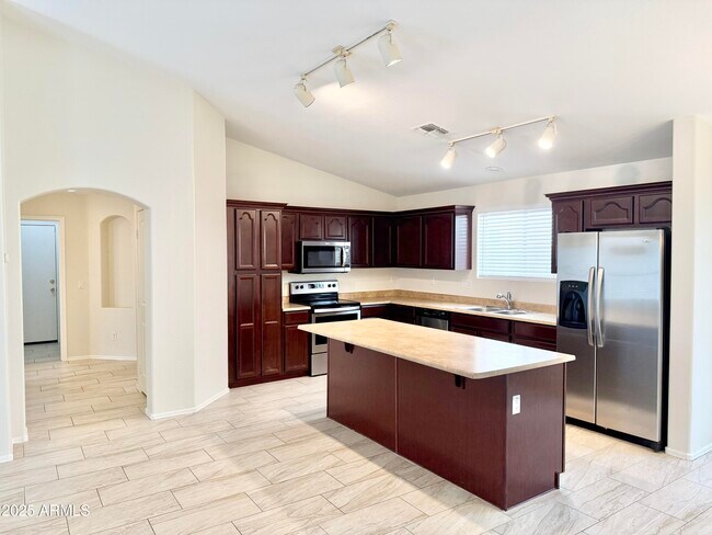 Building Photo - 13927 W Port Royale Ln