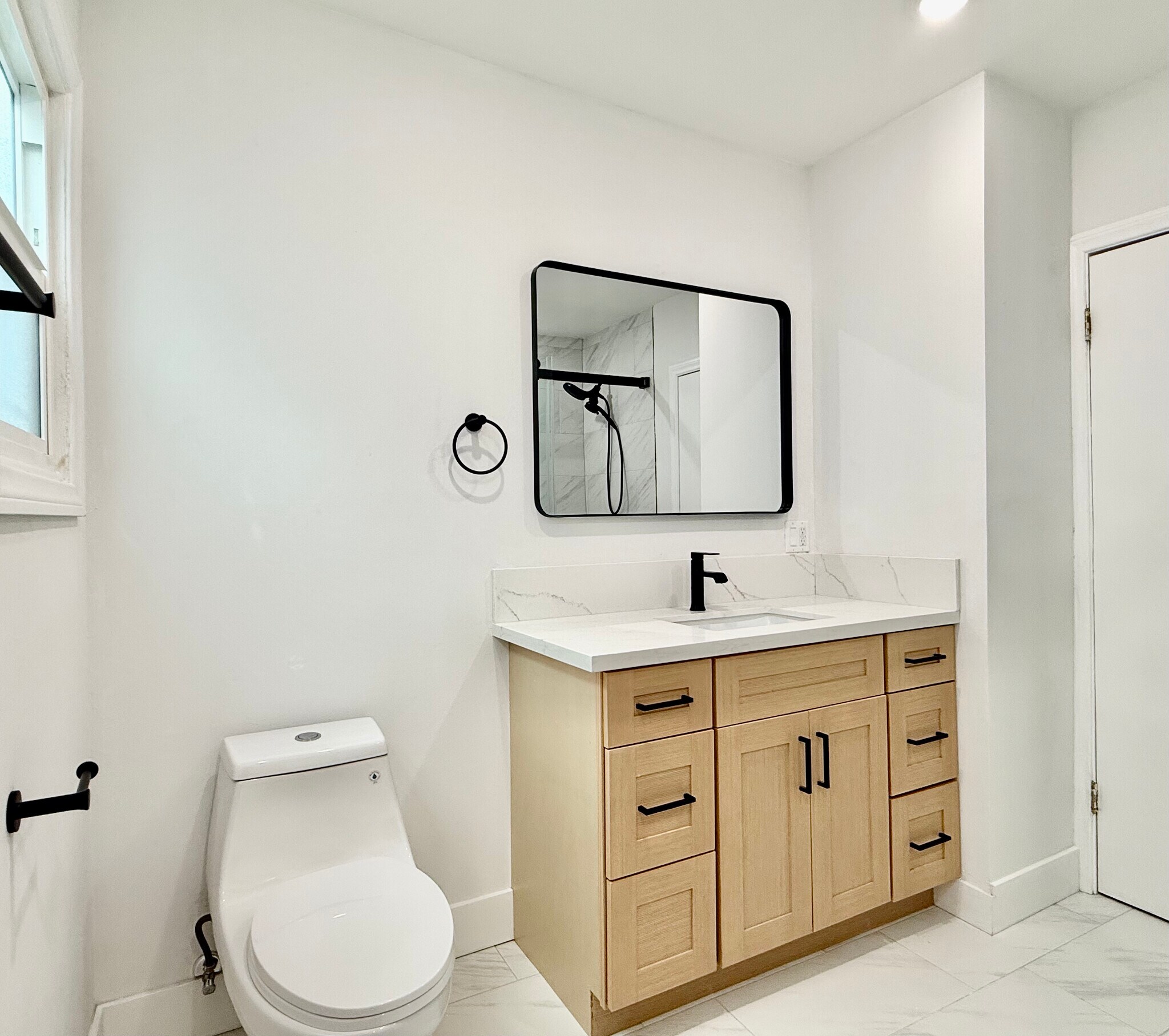 Building Photo - 1221 West Blvd