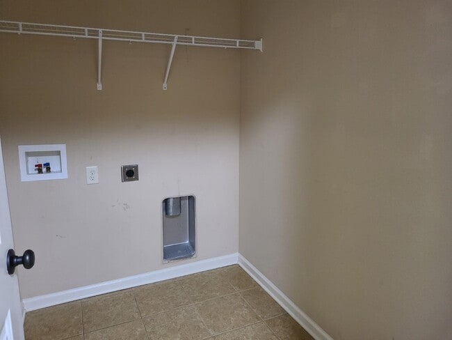 Building Photo - 7327 San Vista Dr