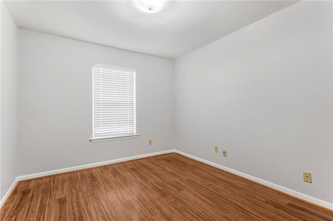 Building Photo - 2316 Woodland Rd