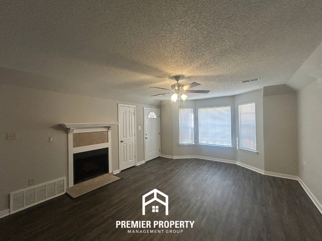 Building Photo - 7130 Redfern Dr