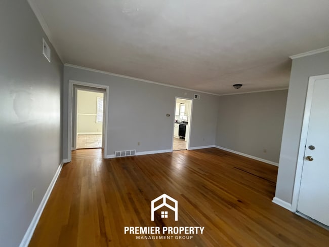 Building Photo - 3-Bedroom Memphis Home Near East Memphis with Fenced Yard