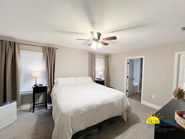 Building Photo - Charming Large 4-Bedroom Home in Crestview!