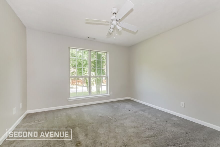 Building Photo - 45 Riverside Ct