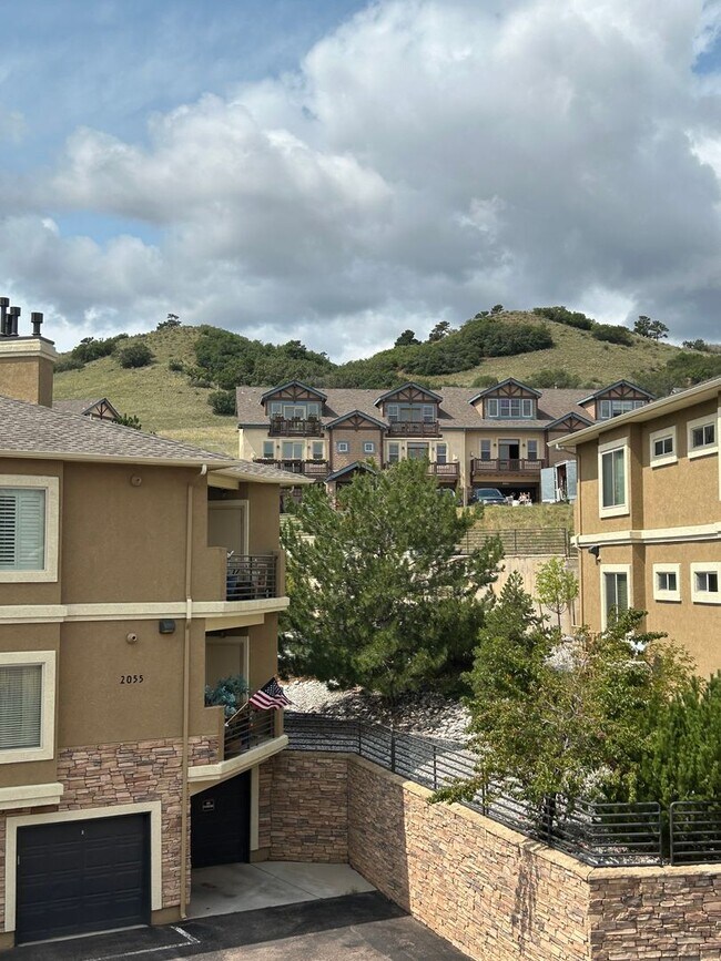 Building Photo - Charming 2 Bedroom 2 Bathroom Condominium in Mountain Shadows Area