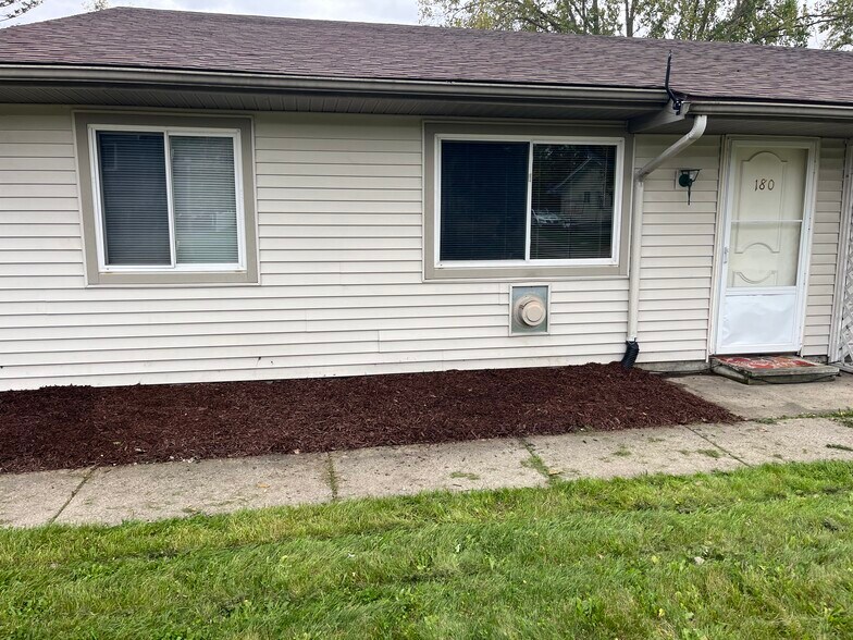 Primary Photo - 180 Grand Manor Dr