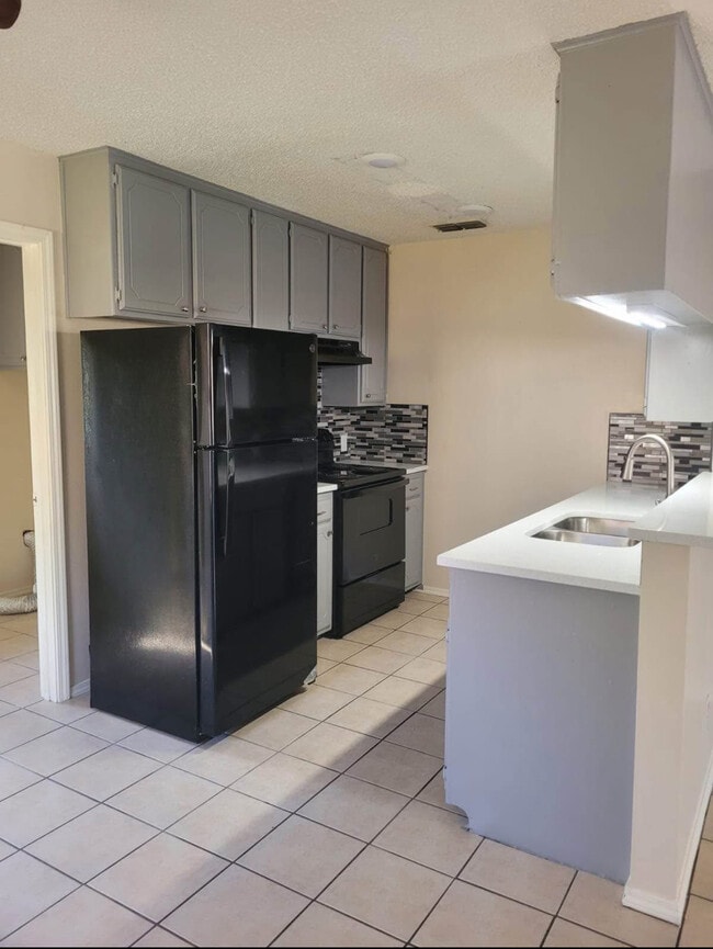 Building Photo - 10789 Kiamichi Dr