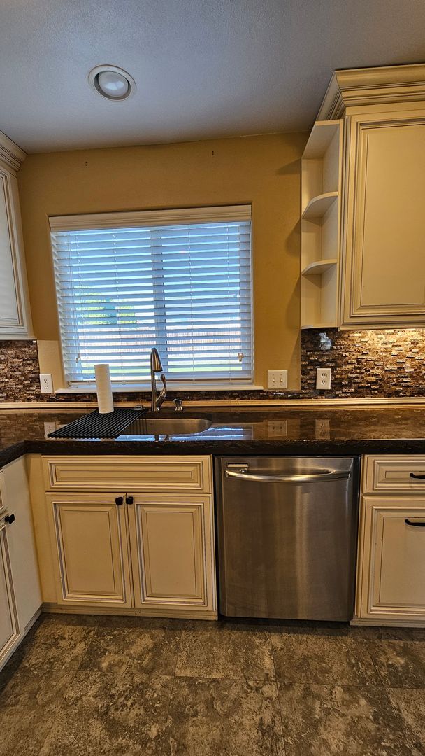 Building Photo - Non-Refundable & Security Deposit Total: $2400.00