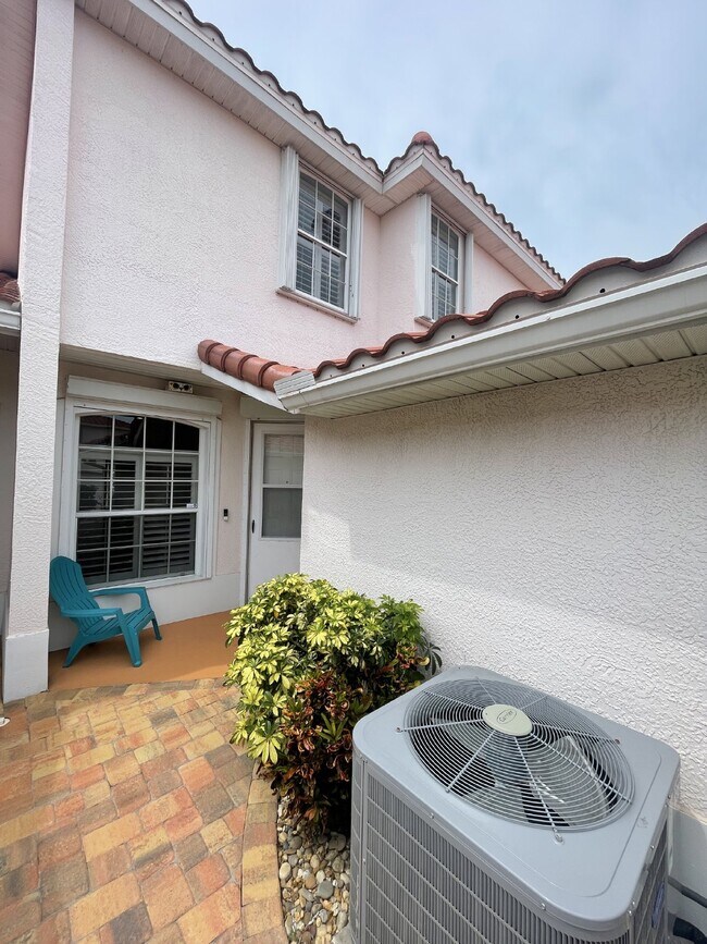 Building Photo - St. Lucie Villas