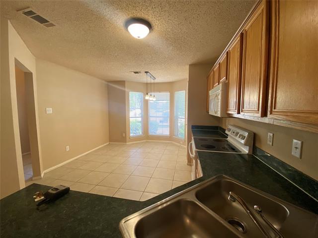 Building Photo - 1042 Palomino Dr