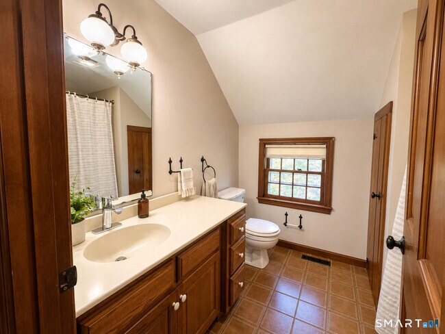 Building Photo - 9 Bobolink Ln