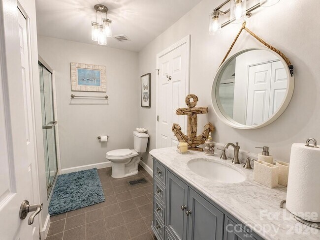 Building Photo - 18015 Kings Point Dr