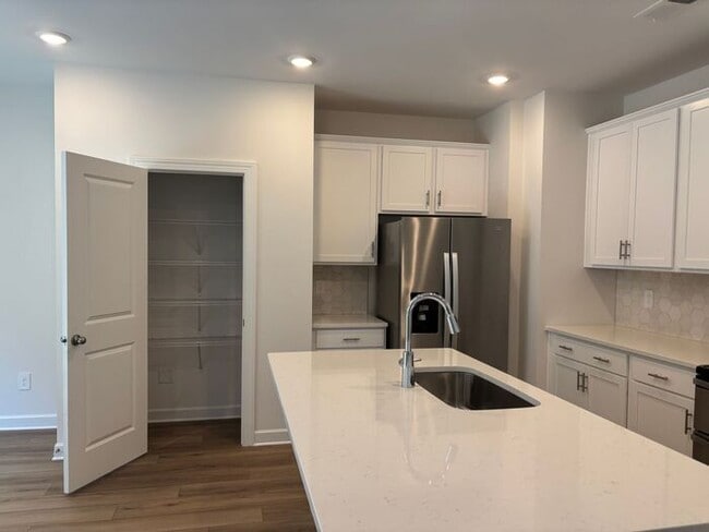 Building Photo - Brand New Build! 4 Bedrooms