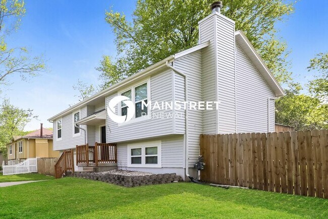 Building Photo - 3 Bedroom Pet-Friendly Home in Belton, MO with Main Street Renewal