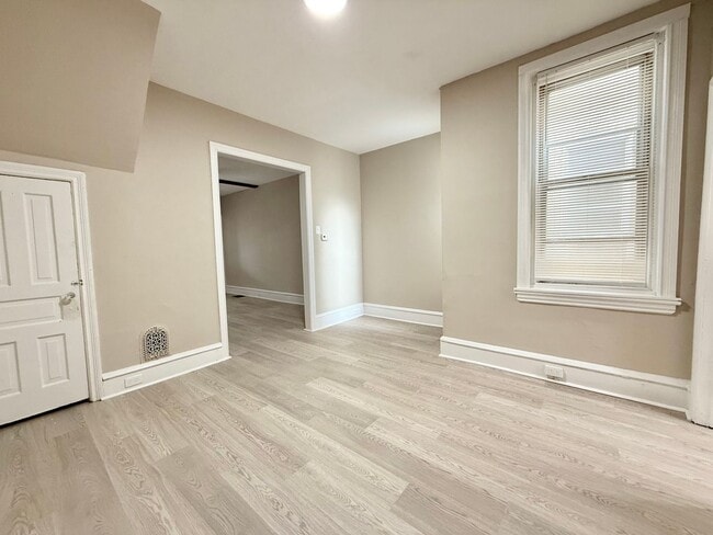 Building Photo - Spacious 4-Bedroom Home in West Philadelphia