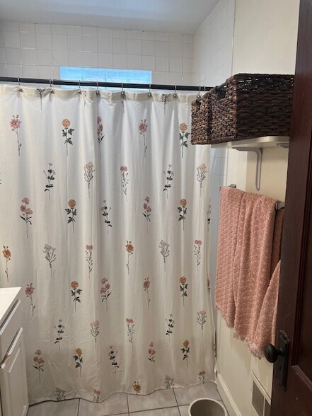 Building Photo - 2217 Rice W St