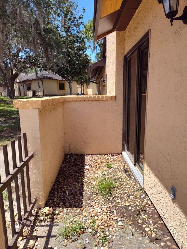 Building Photo - Welcome to Silver Springs Shores–Plaza Rid...