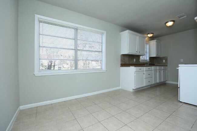 Building Photo - 10322 Cathedral Dr