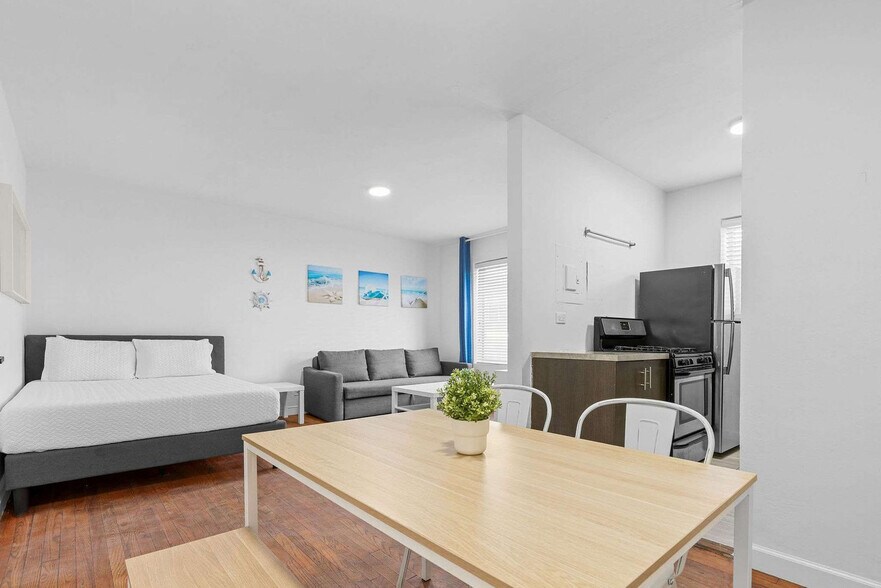 Primary Photo - 7340 Harding Ave