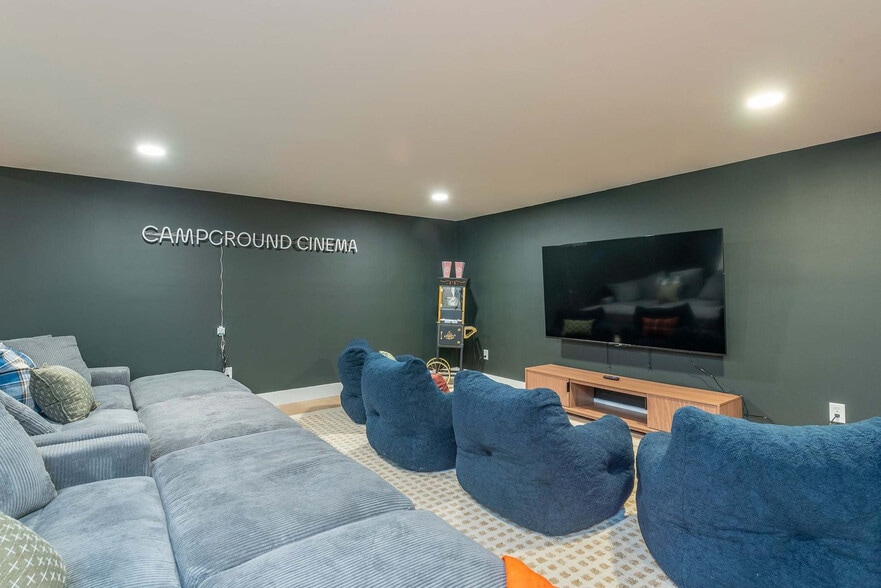 Building Photo - 41 Little Forest Dr