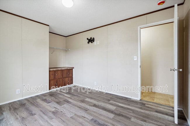 Building Photo - 111 S Cedar Dr