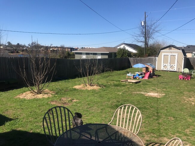 Building Photo - 306 19th St E