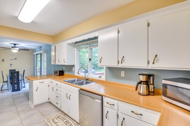 Building Photo - 4152 Sawyer Rd