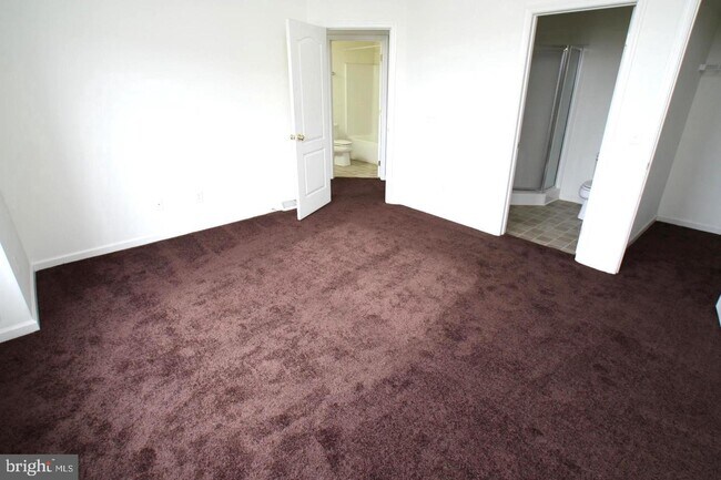Building Photo - 219 E Sheldrake Cir