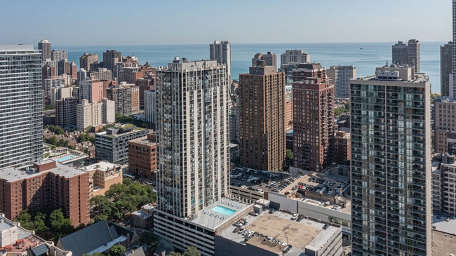 Building Photo - 1122 N Clark St