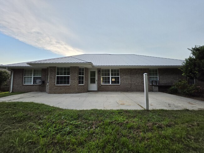 Building Photo - 1682 Village Pkwy