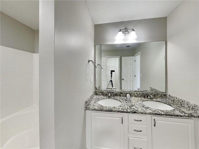 Building Photo - 20 Fieldview Ln