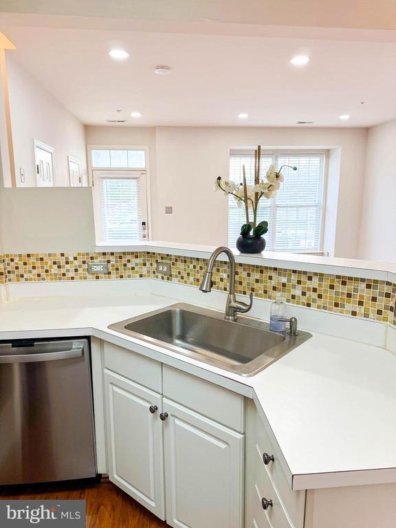 Building Photo - 5211 Duke Ct