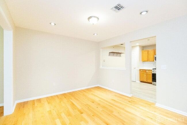 Building Photo - 127 Forest Dr