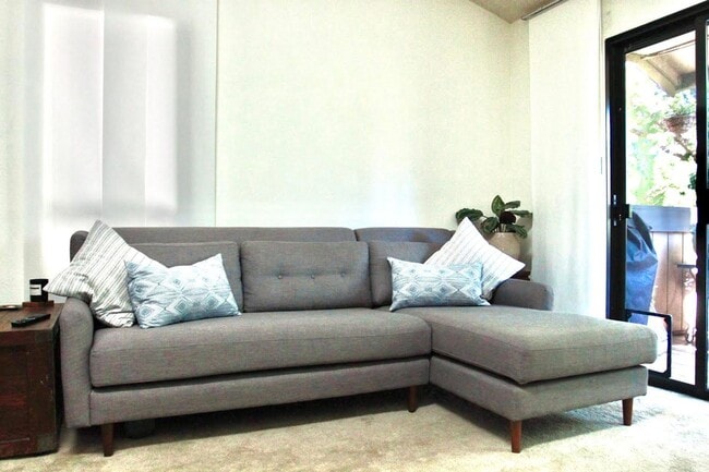 Building Photo - * Coming Soon * 1 Bedroom Condo for Rent