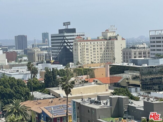 Building Photo - 7250 Franklin Ave