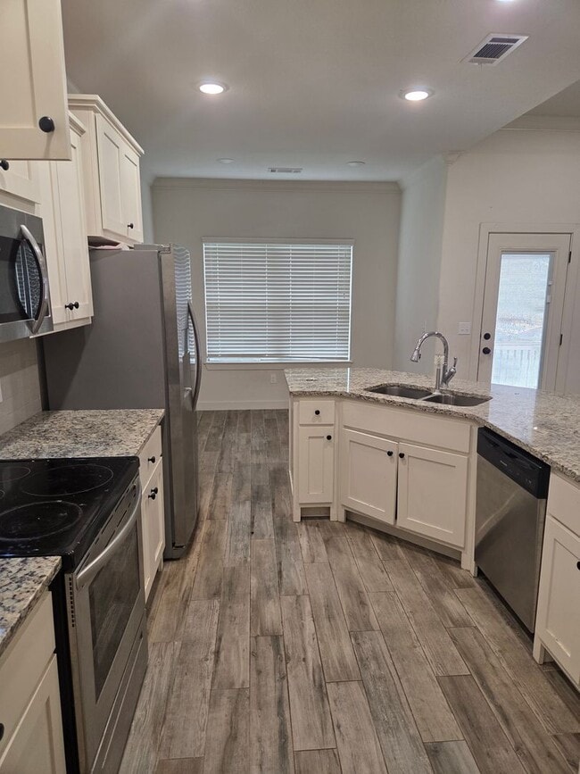 Building Photo - BEAUTIFUL HOME IN GREAT LOCATION!