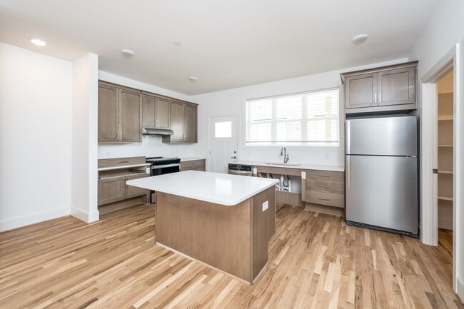 Building Photo - 3801 Lands End Ct