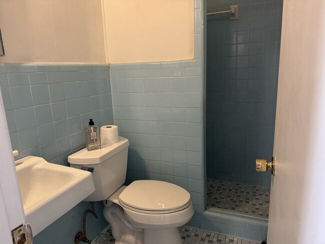 Building Photo - 1000 Fairlane Dr