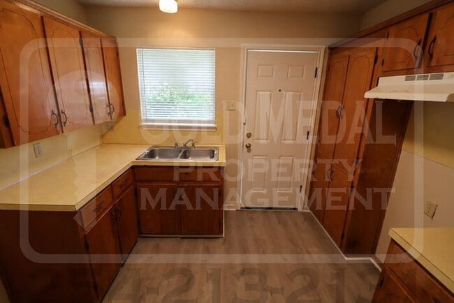 Building Photo - 1706 Cole St