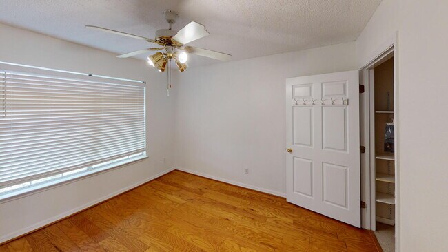 Building Photo - **Reduced rent** $1,880 Spacious 3-Bedroom Home in Prime North Pensacola Location