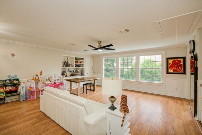 Building Photo - 3902 Lyndhurst Pl